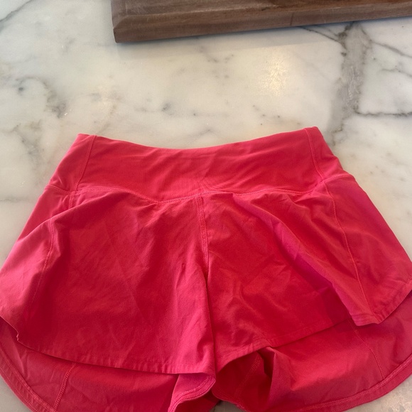 Size 6 lululemon High Rise 4 inch inseam Speed Up shorts in color Lip Gloss - Picture 4 of 5